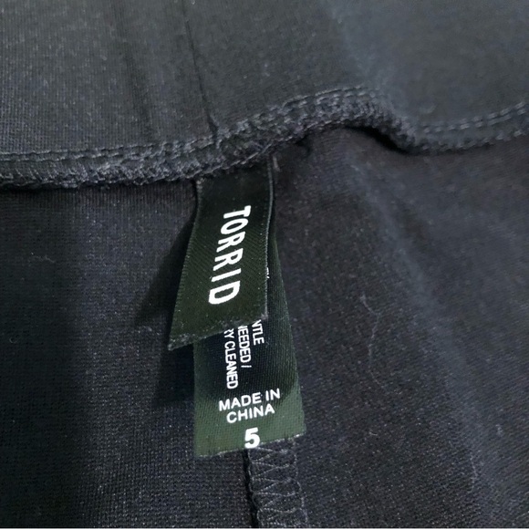 Torrid Deep Navy Blue Capri Pants Womens Size 5 Stretch Waist Pockets - Picture 6 of 9